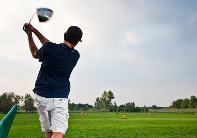Modifier les habitudes qui nuisent à votre golf, car répéter les mêmes choses et espérer des résultats différents, c’est de la folie… selon Einstein.