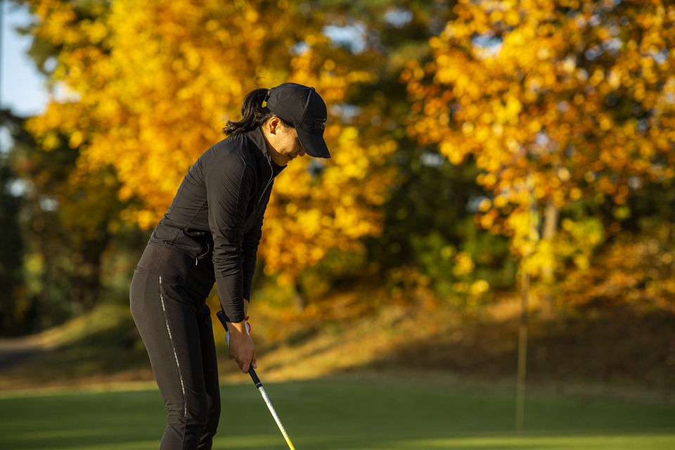 La marche, les traitements chiropratiques jumelés à un programme d’exercices spécifiques TITLEIST pour aider à la stabilité au golf.